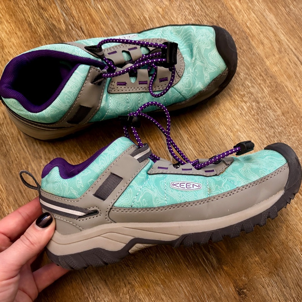 Kids Keen Low Hiking Shoe - Great condition!